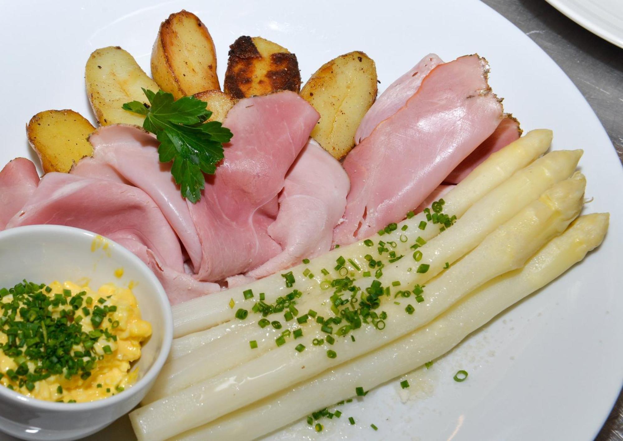 Hotel Goldene Traube Термено Екстериор снимка
